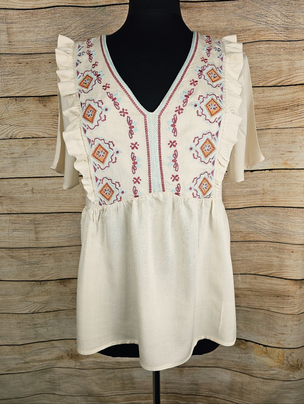 Heyson NWT Embroidered Ruffle Short Sleeve Top Size Small